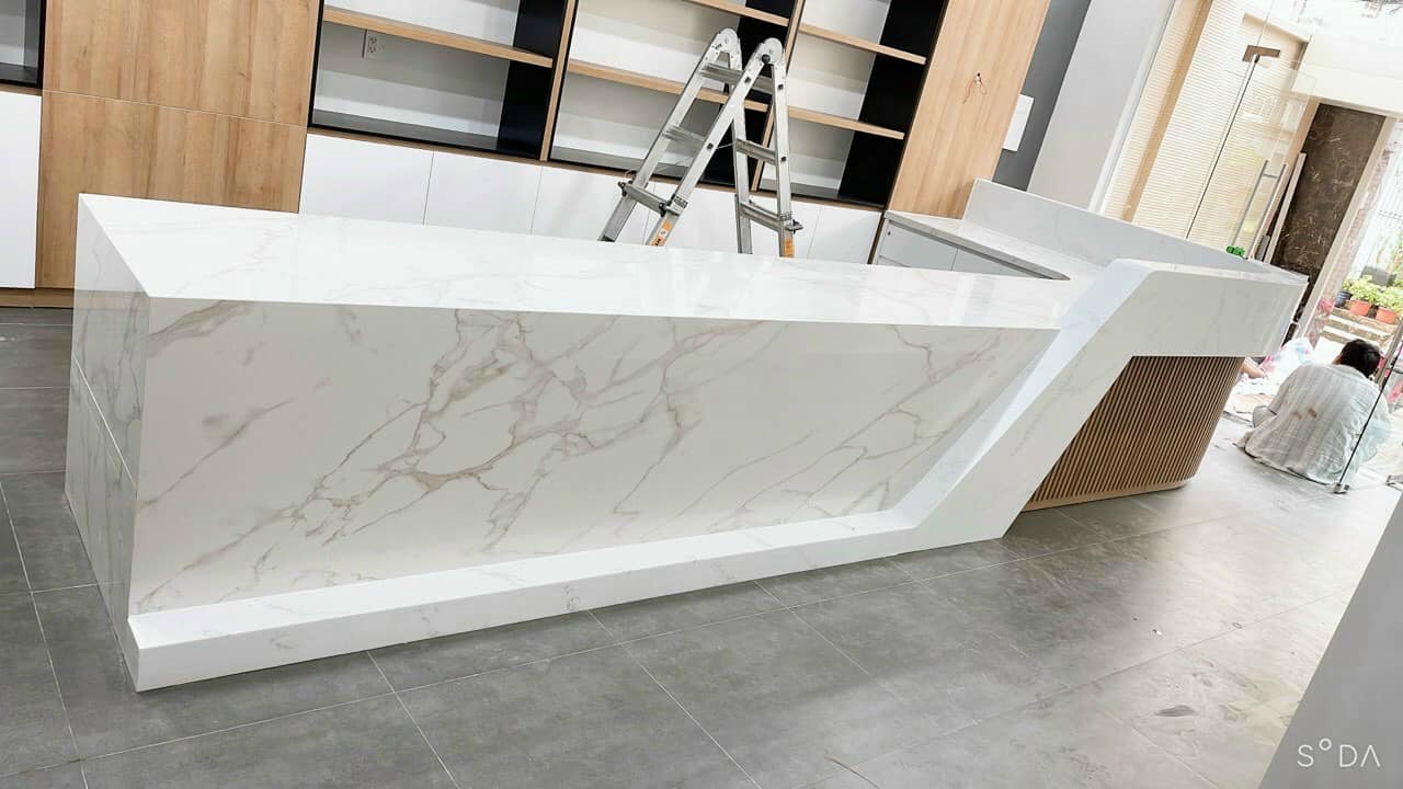 thi-cong-da-hoa-cuong-op-quay-bar-k